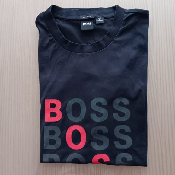 Hugo boss T-shirt Large - Picture 3 of 4